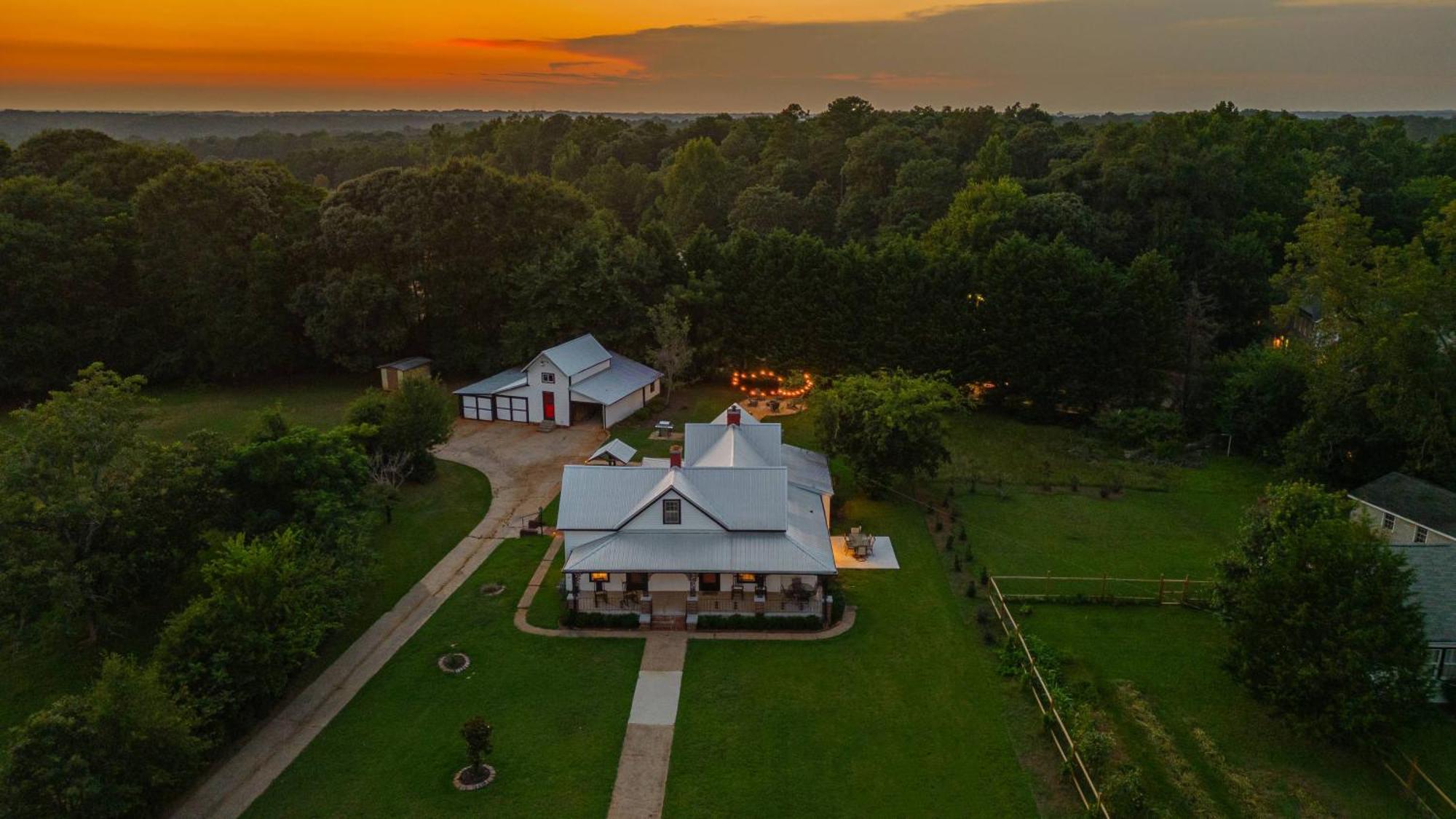 The Bulldog - 100plus Year Old Holiday home *