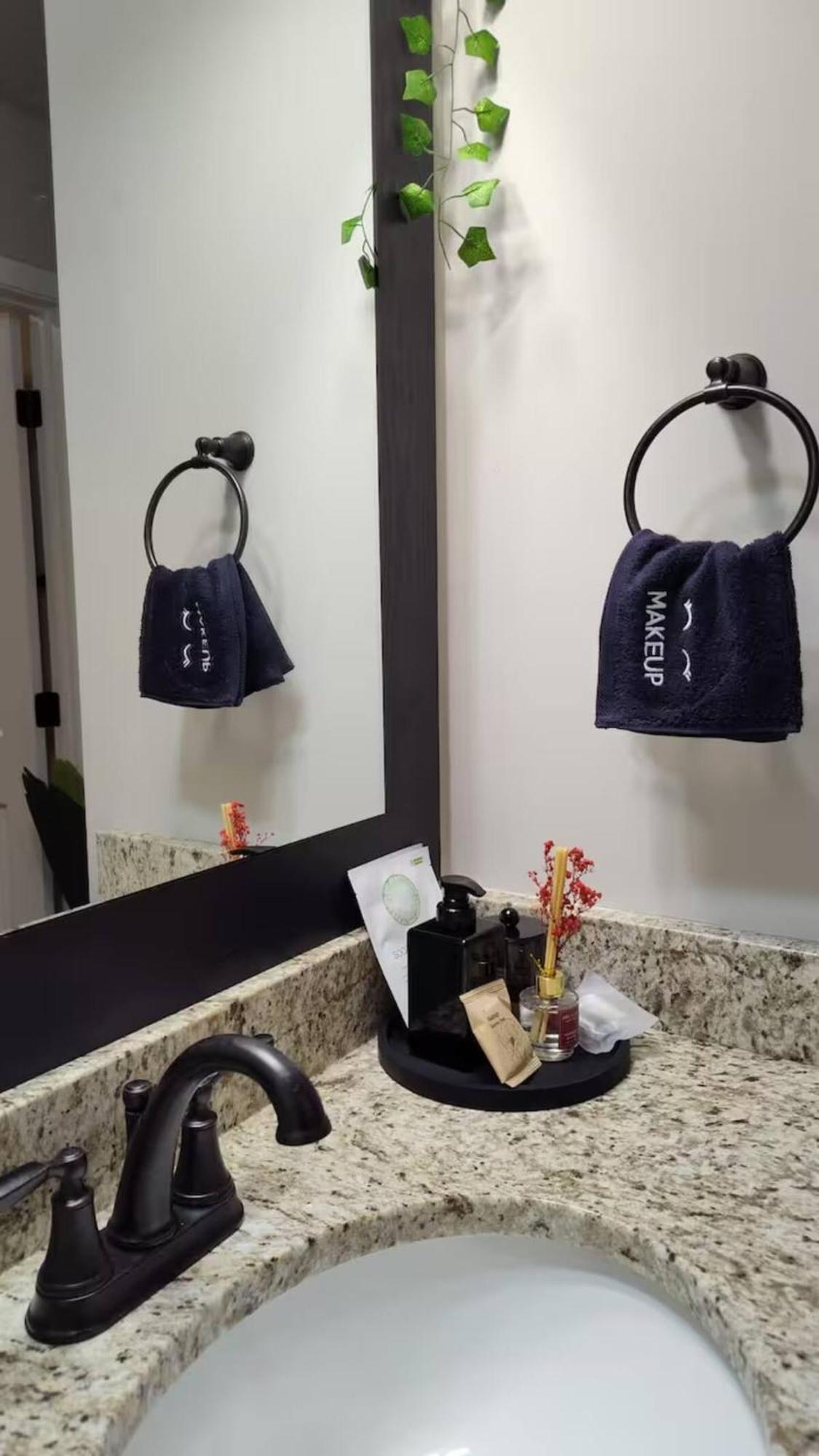 4 King Beds - Sleeps 24 - By Dt & Uga - Game Apartment
