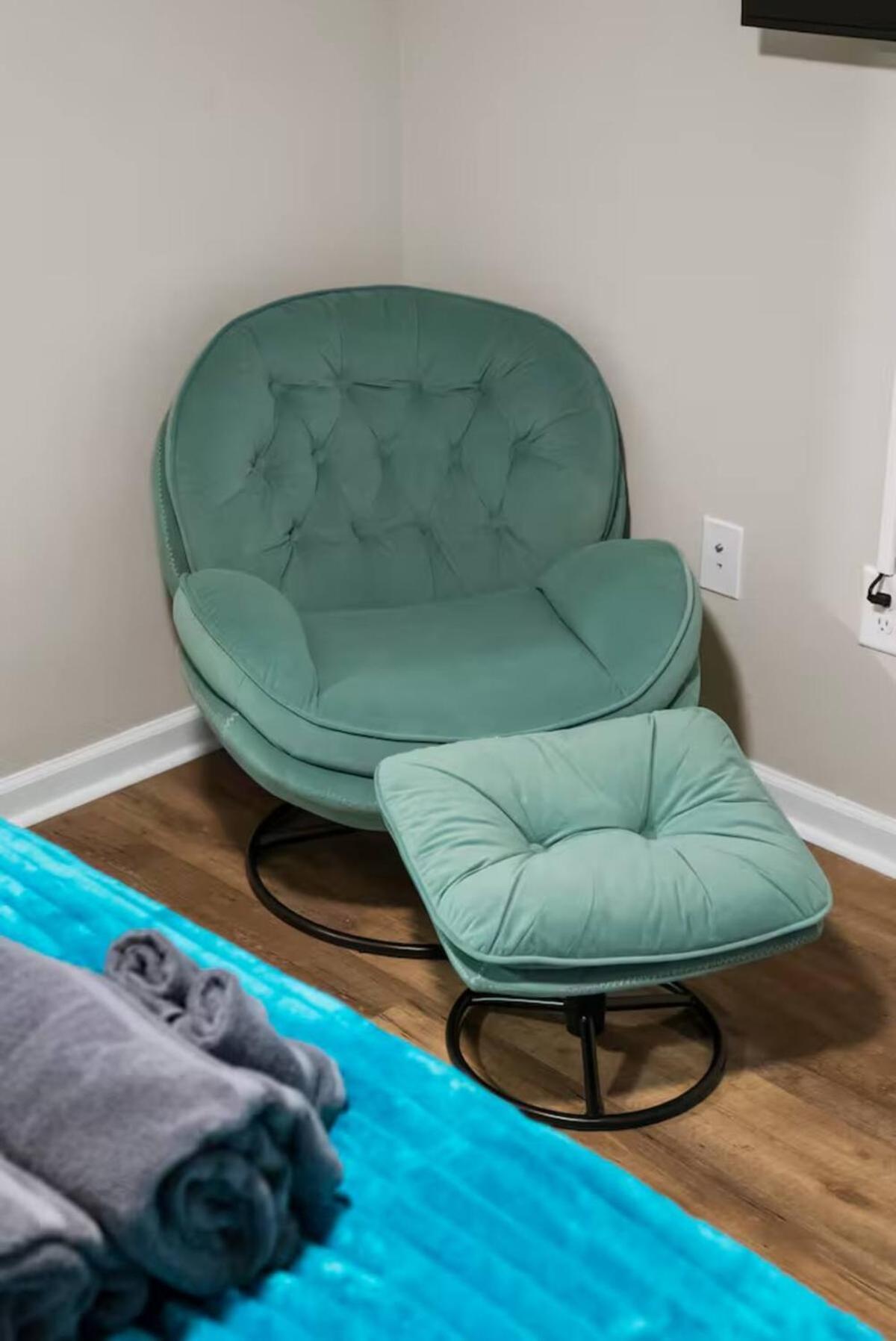 4 King Beds - Sleeps 24 - By Dt & Uga - Game Apartment