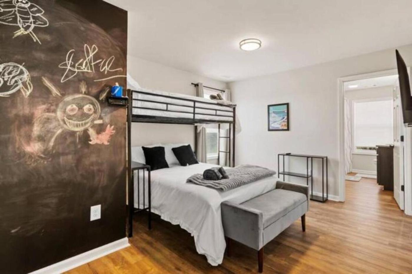 Apartment 4 King Beds - Sleeps 24 - By Dt & Uga - Game Athens