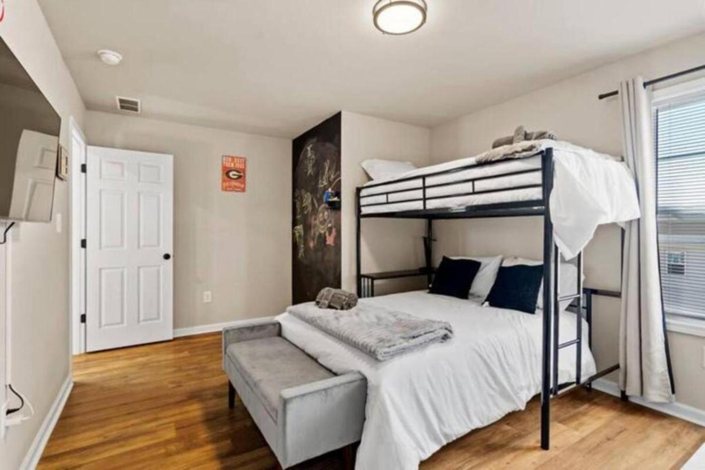 4 King Beds - Sleeps 24 - By Dt & Uga - Game Apartment