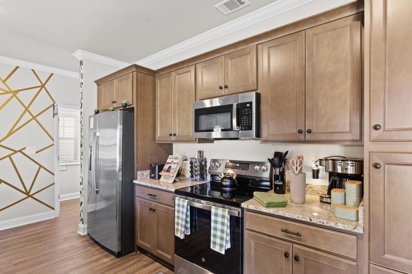 4 King Beds - Sleeps 24 - By Dt & Uga - Game Athens