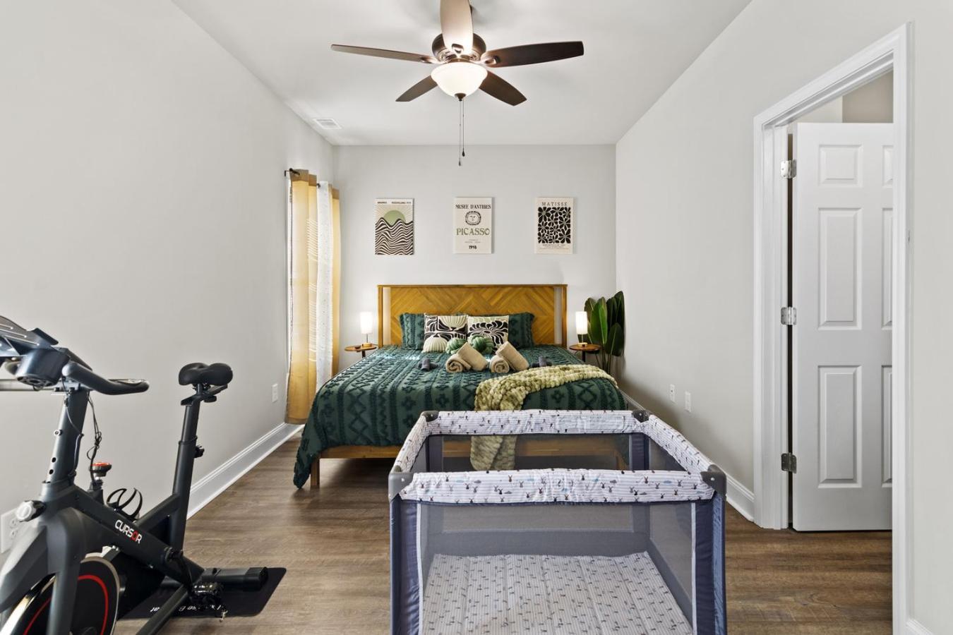 4 King Beds - Sleeps 24 - By Dt & Uga - Game Apartment