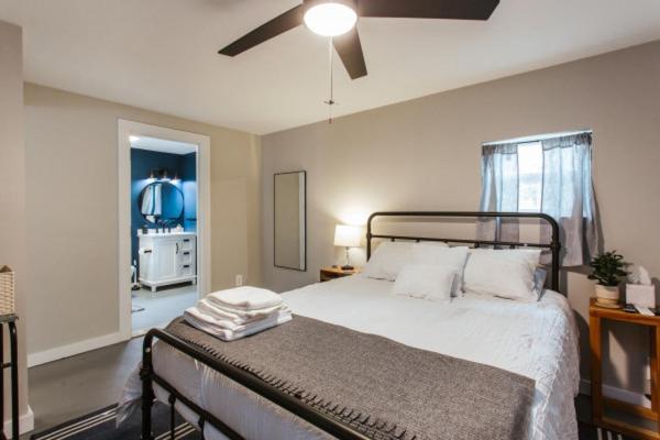 1br 1bath - Greenway Garage W Firepit Holiday home