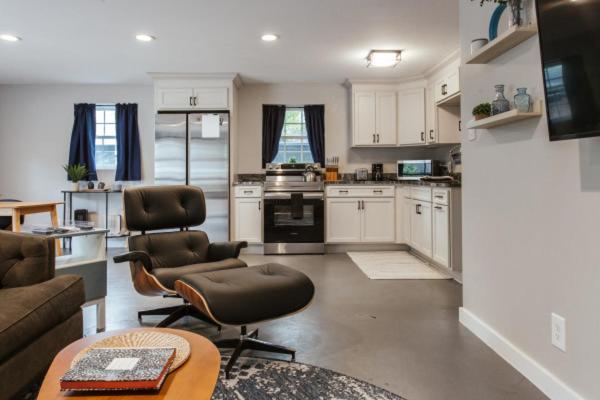Holiday home 1br 1bath - Greenway Garage W Firepit *