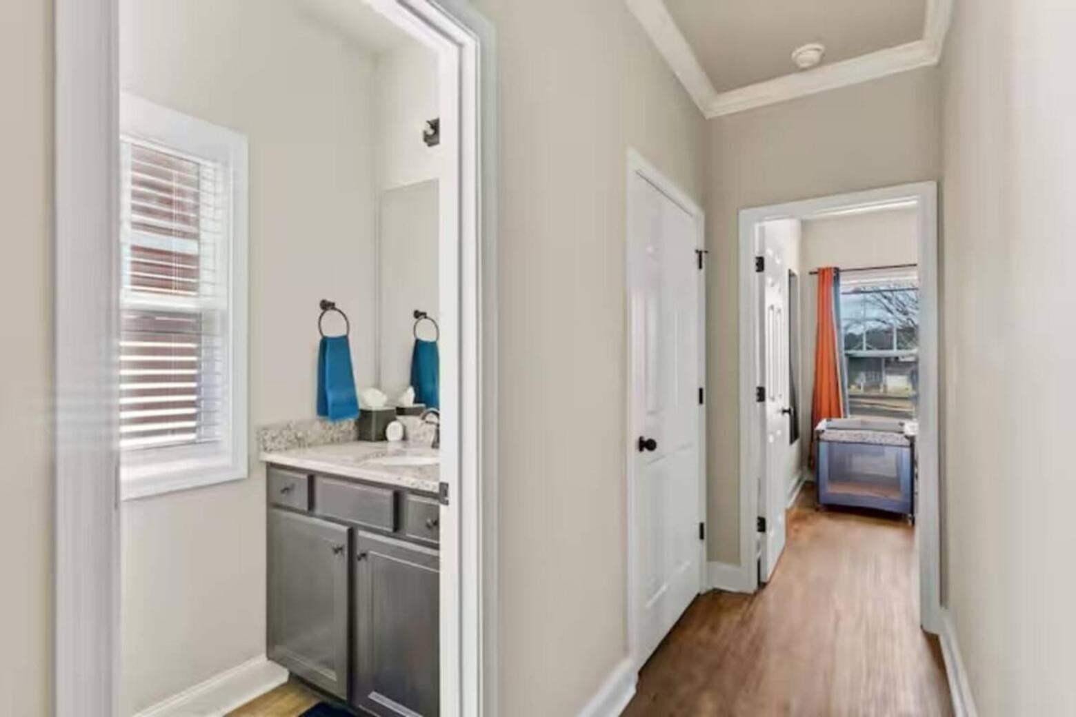 4 King Beds - Sleeps 24 - By Dt & Uga - Game Apartment
