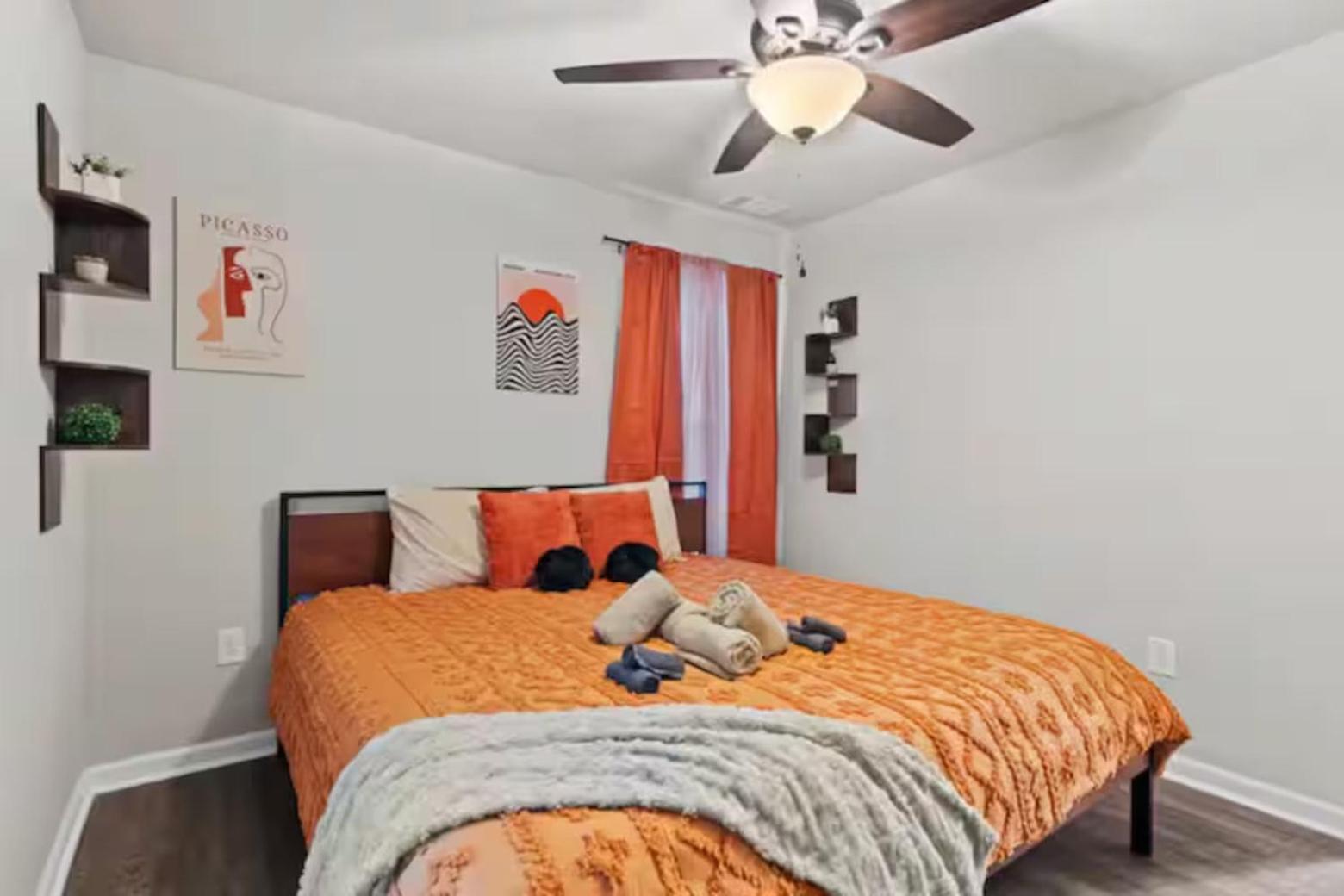 Apartment 4 King Beds - Sleeps 24 - By Dt & Uga - Game *