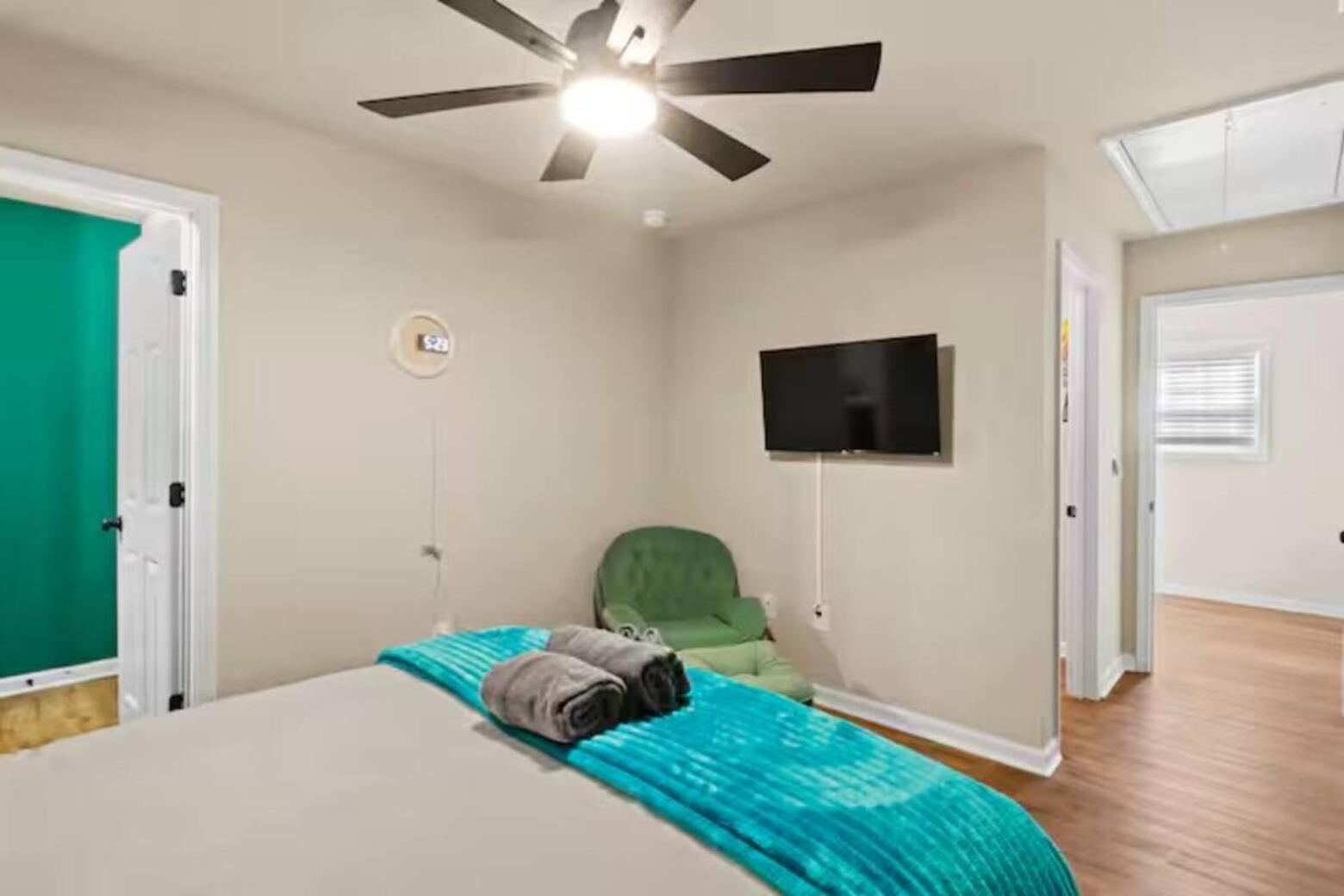 Apartment 4 King Beds - Sleeps 24 - By Dt & Uga - Game Athens
