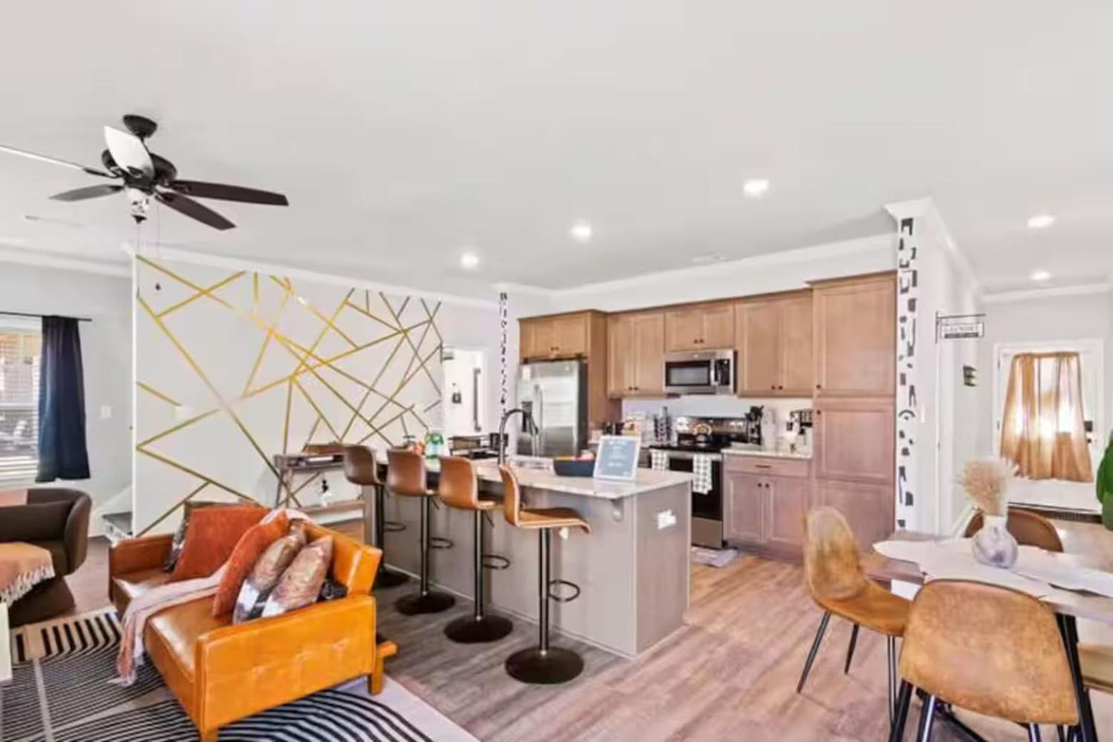 Apartment 4 King Beds - Sleeps 24 - By Dt & Uga - Game