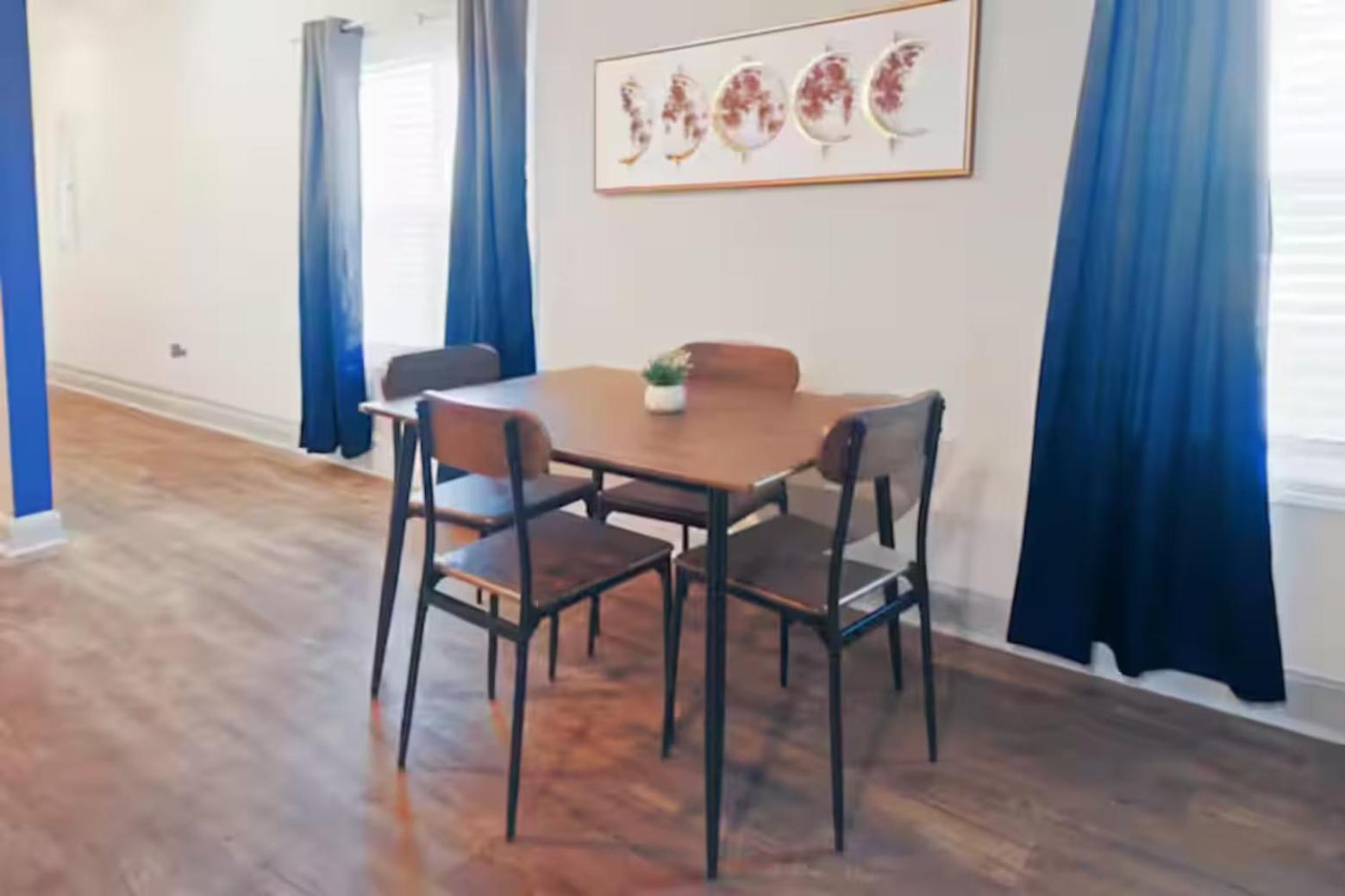 Apartment 4 King Beds - Sleeps 24 - By Dt & Uga - Game