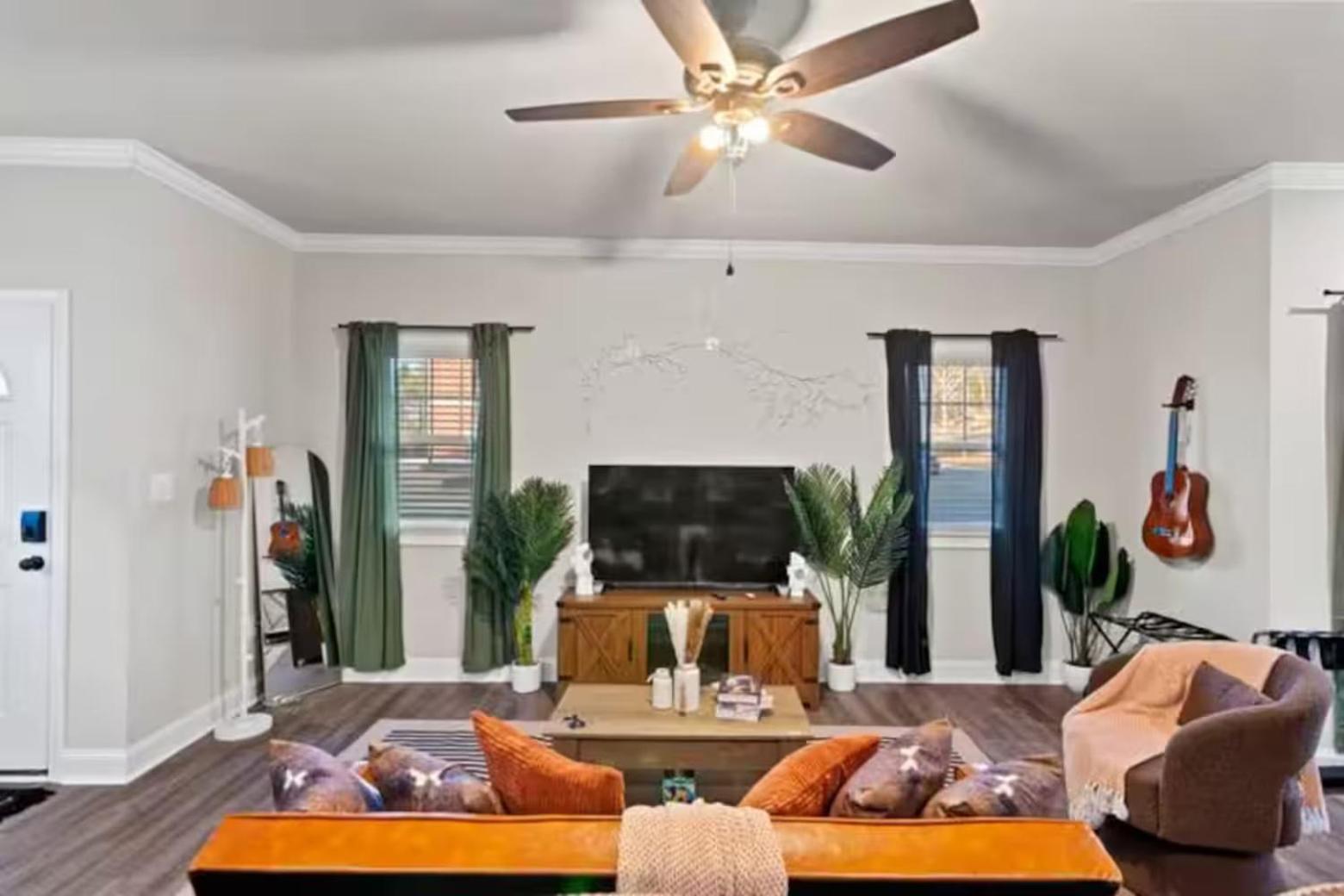 4 King Beds - Sleeps 24 - By Dt & Uga - Game *