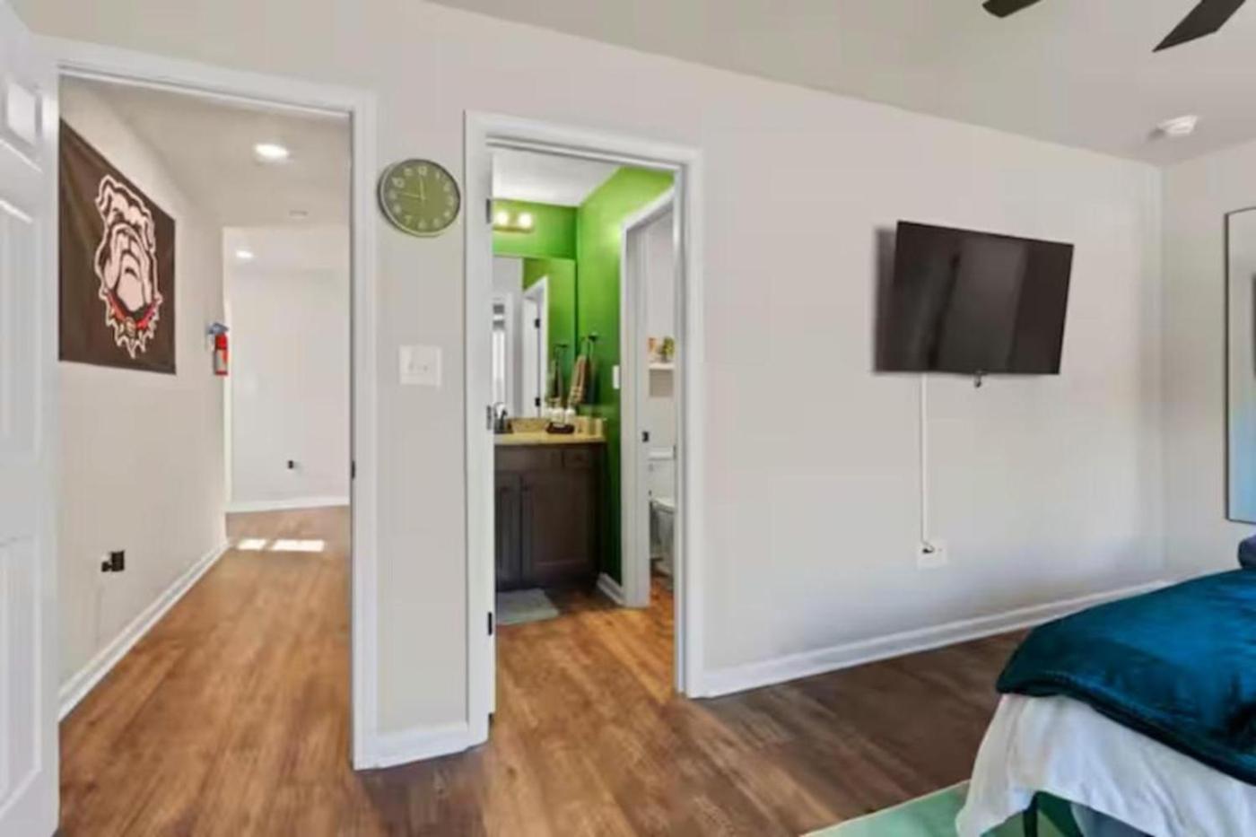 4 King Beds - Sleeps 24 - By Dt & Uga - Game Apartment Athens