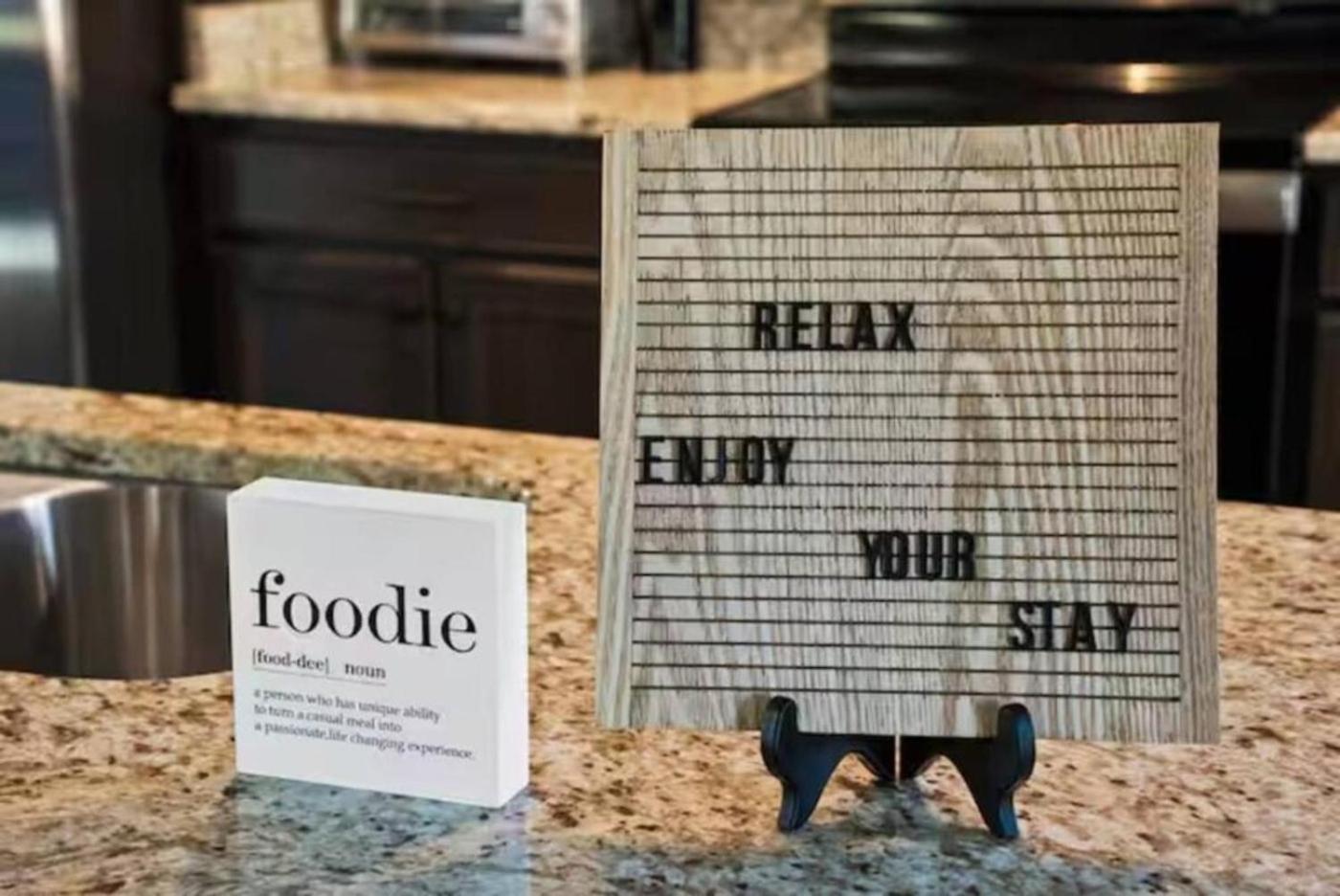 4 King Beds - Sleeps 24 - By Dt & Uga - Game Apartment