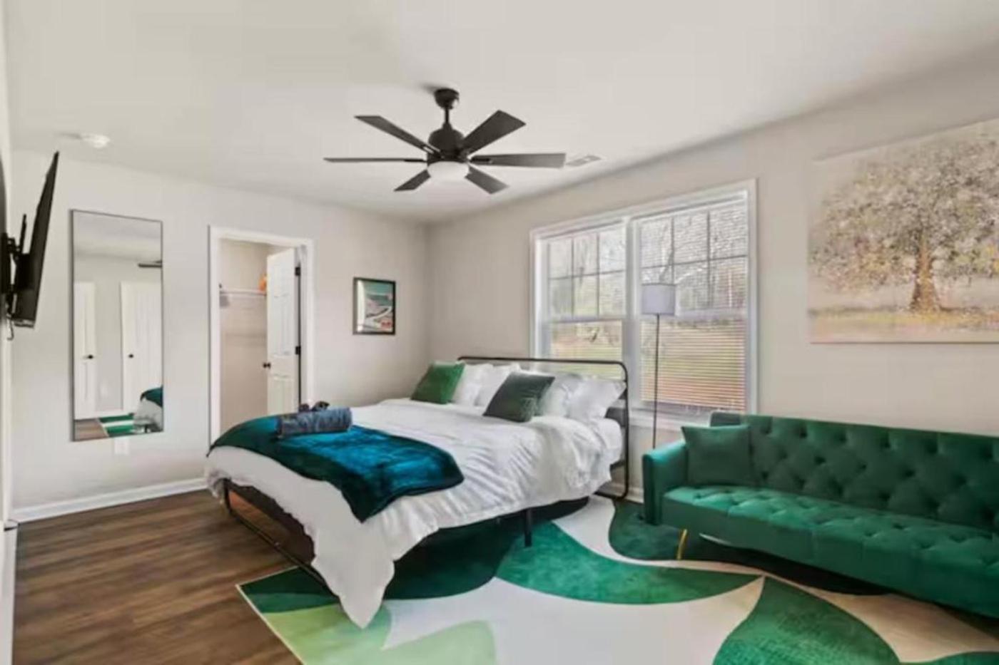 4 King Beds - Sleeps 24 - By Dt & Uga - Game