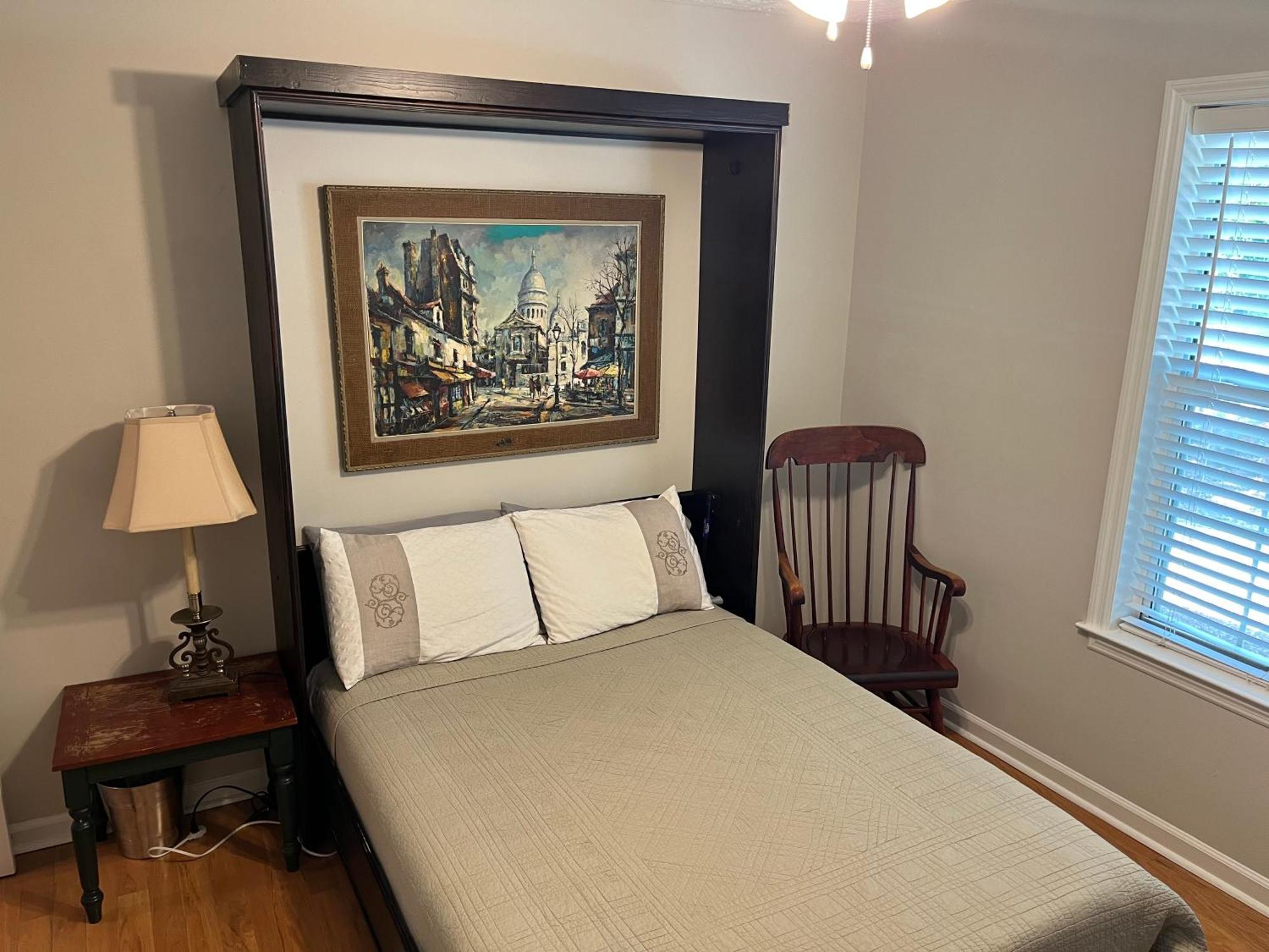 Spacious 3 Bedroom 2 Bath Close To Five-points In