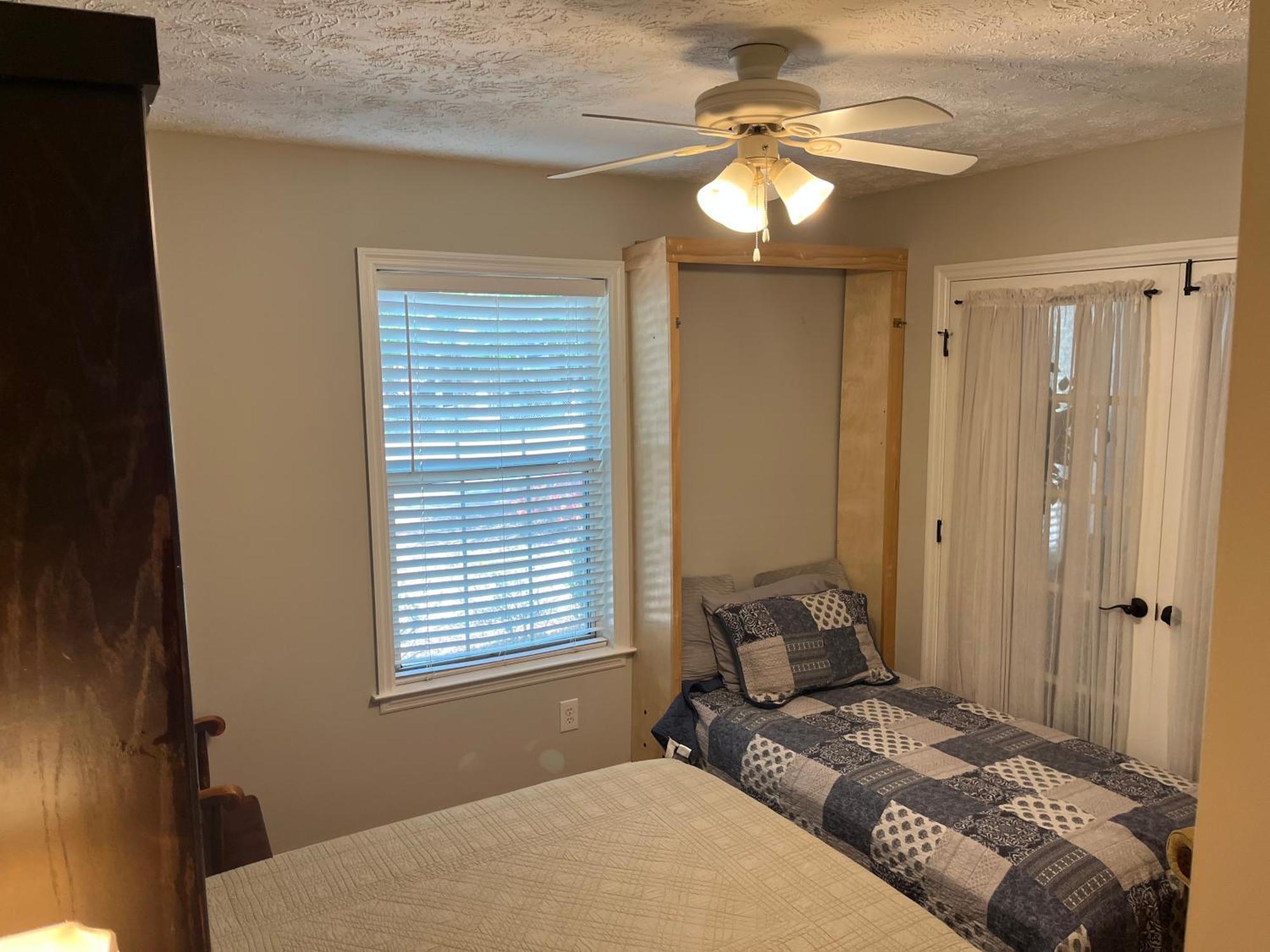 Apartment Spacious 3 Bedroom 2 Bath Close To Five-points In Athens