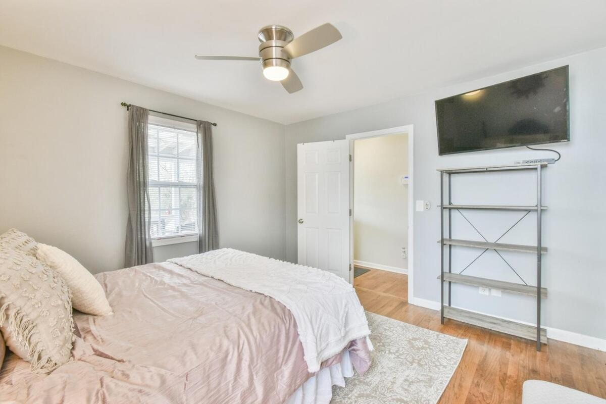 Holiday home 5 Minutes To Downtown Athens! - 4 Bedroom!