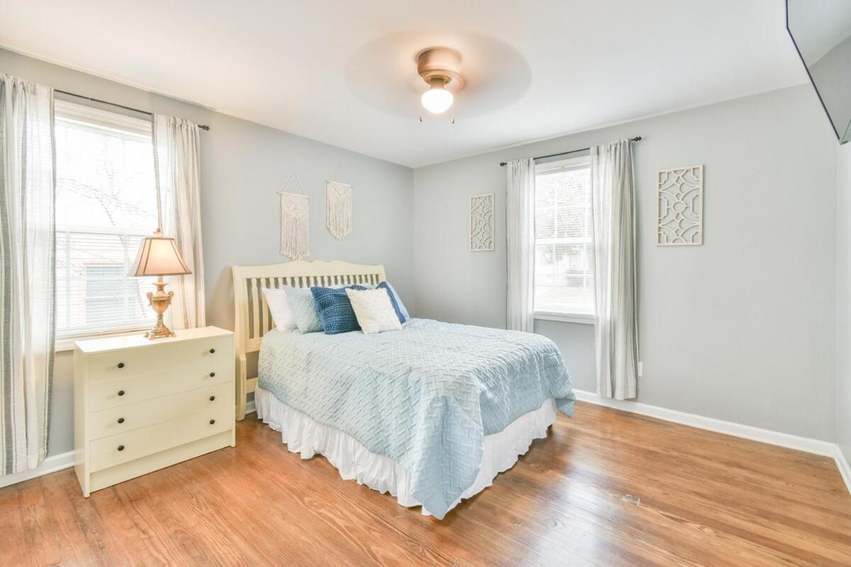 5 Minutes To Downtown Athens! - 4 Bedroom! Holiday home