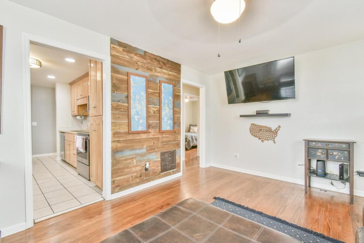 5 Minutes To Downtown Athens! - 4 Bedroom! Holiday home