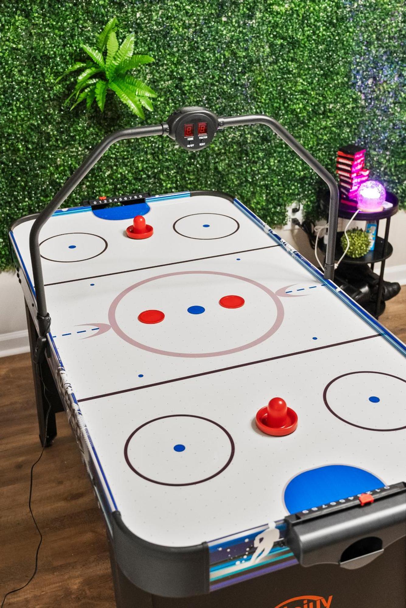 2 King Beds | Modern Retreat House + Game Athens