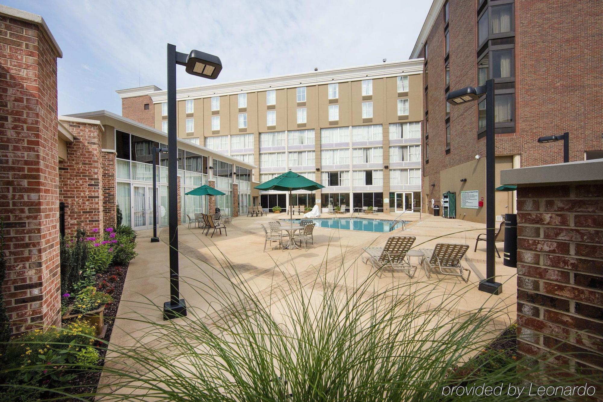 - Area Hotel