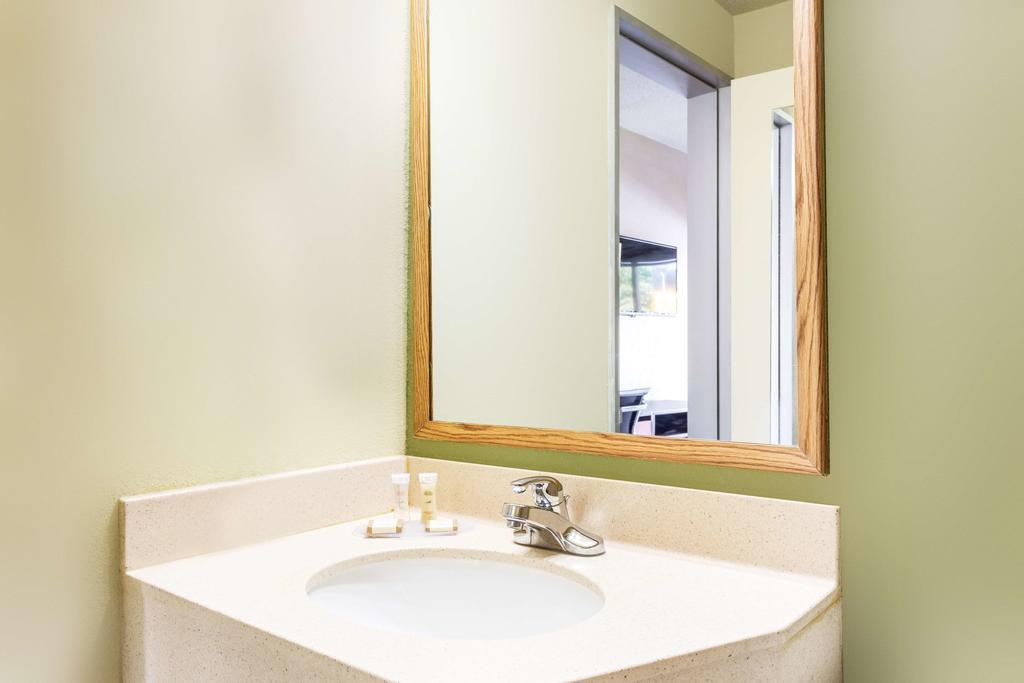 Howard Johnson By Wyndham Athens