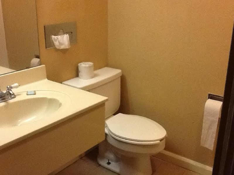 Americas Value Hotel