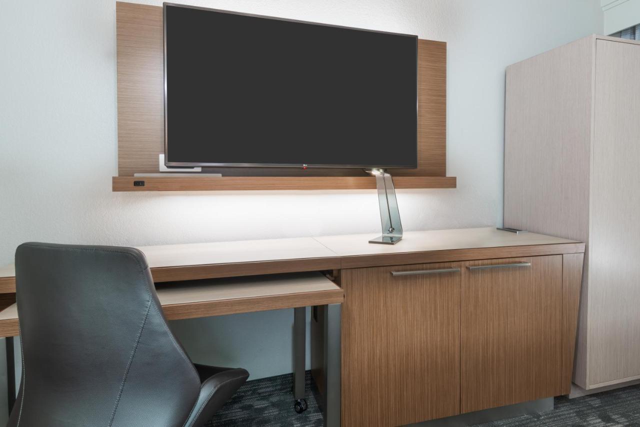 Courtyard By Marriott Downtown 3*