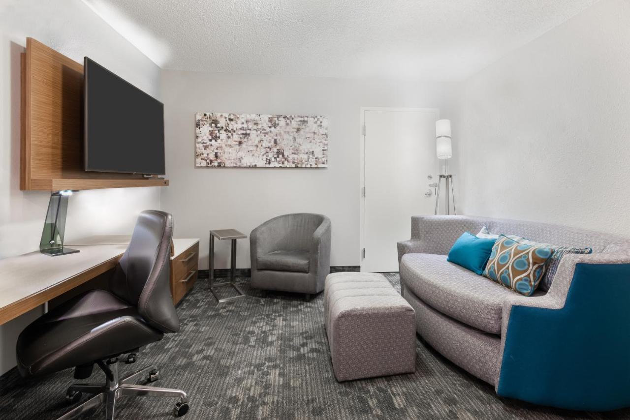 Courtyard By Marriott Downtown
