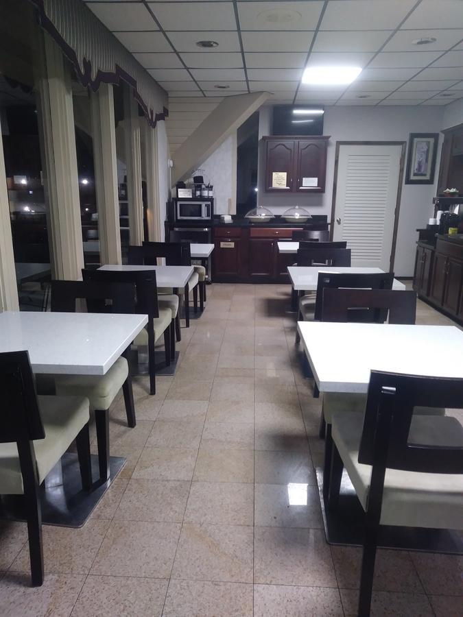 Howard Johnson By Wyndham