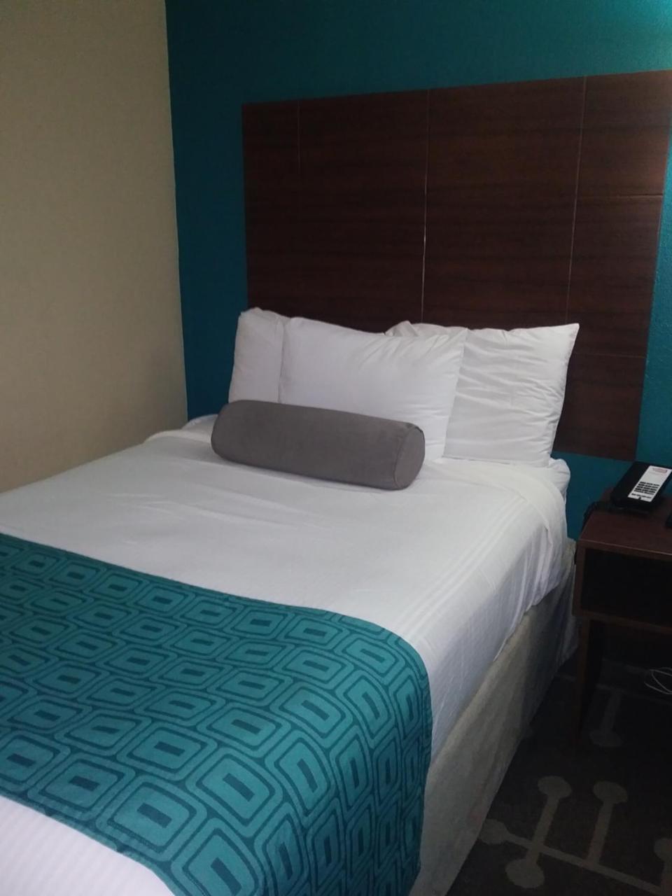 Howard Johnson By Wyndham Hotel