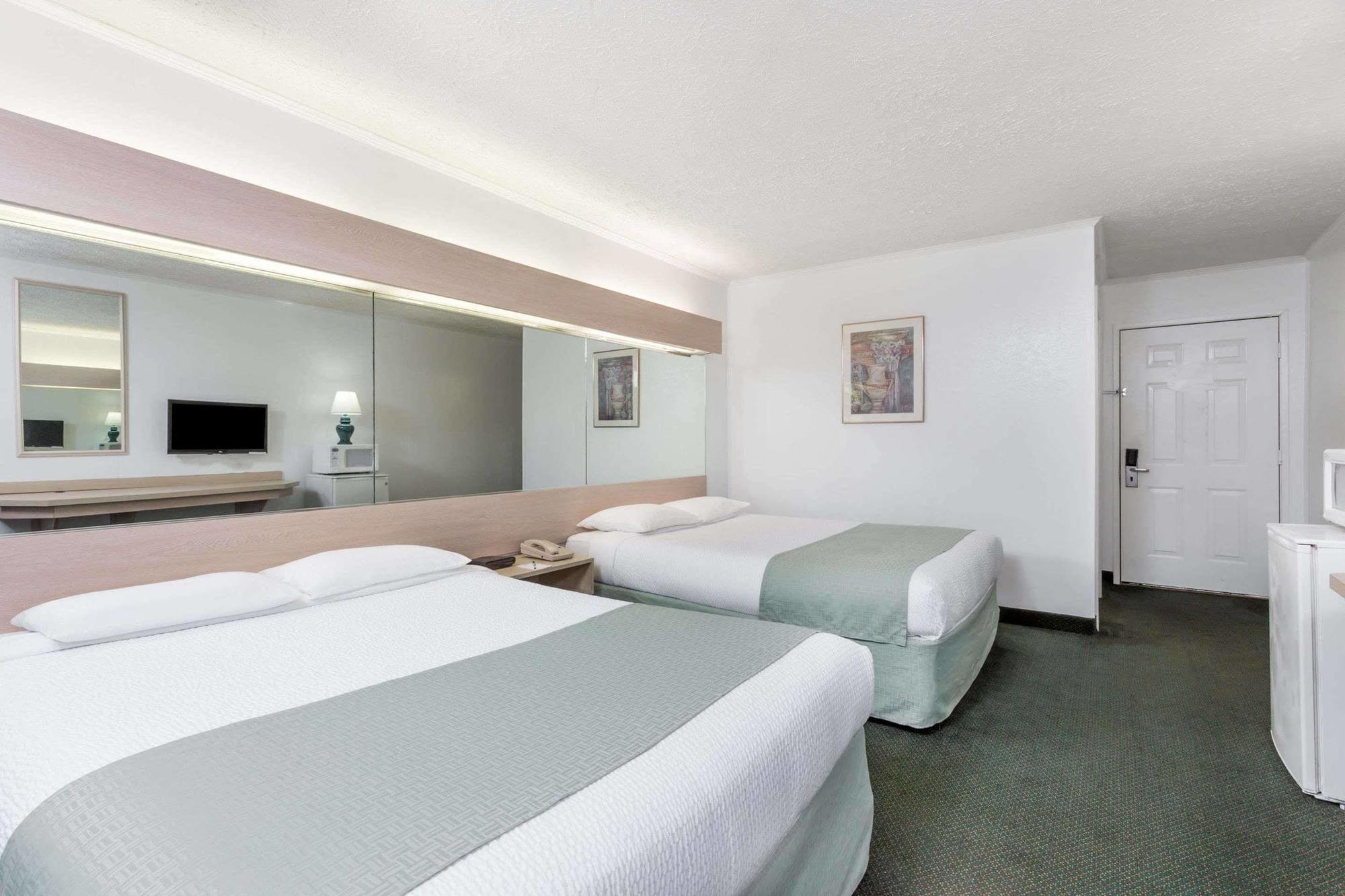 Hotel Microtel By Wyndham