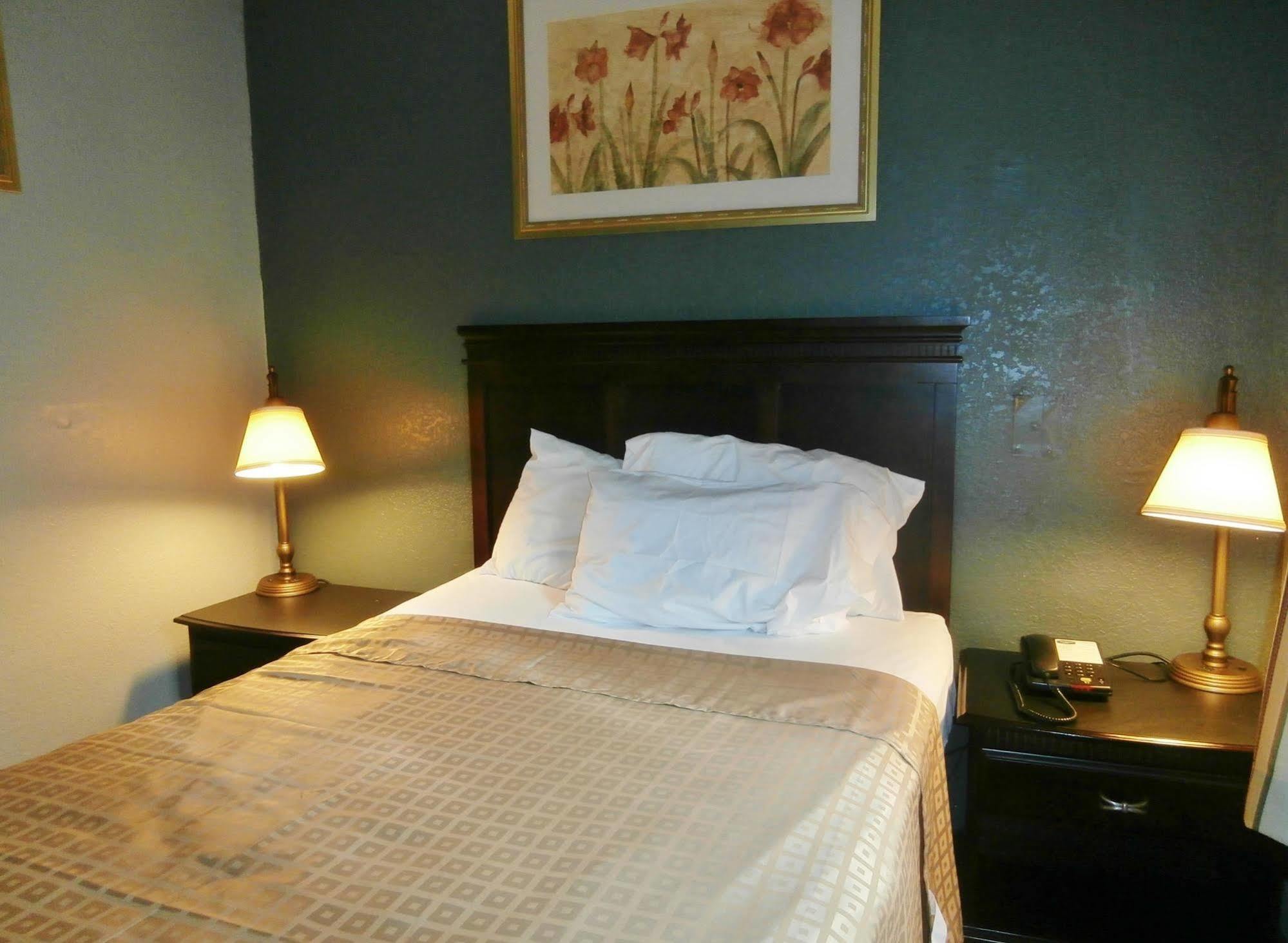 Americas Value Hotel 2*