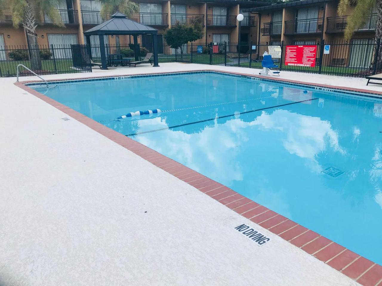 Howard Johnson By Wyndham Hotel 2*