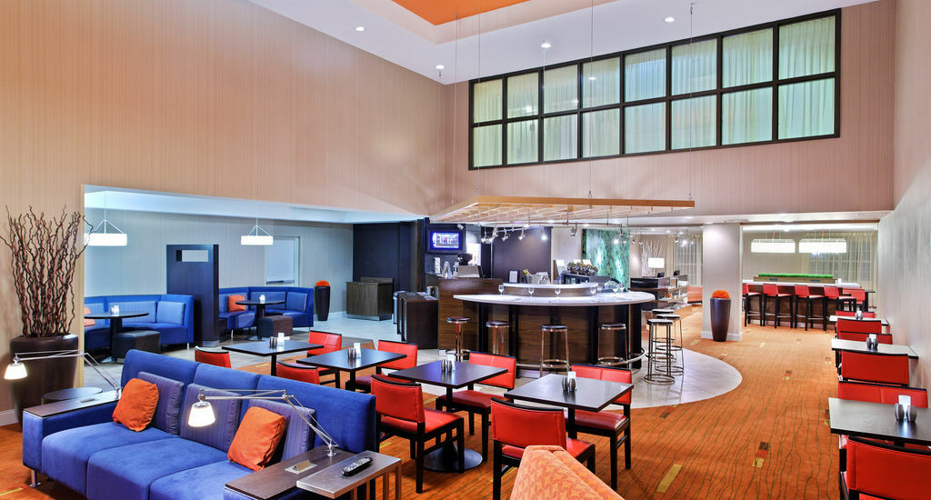 Courtyard By Marriott Downtown Hotel