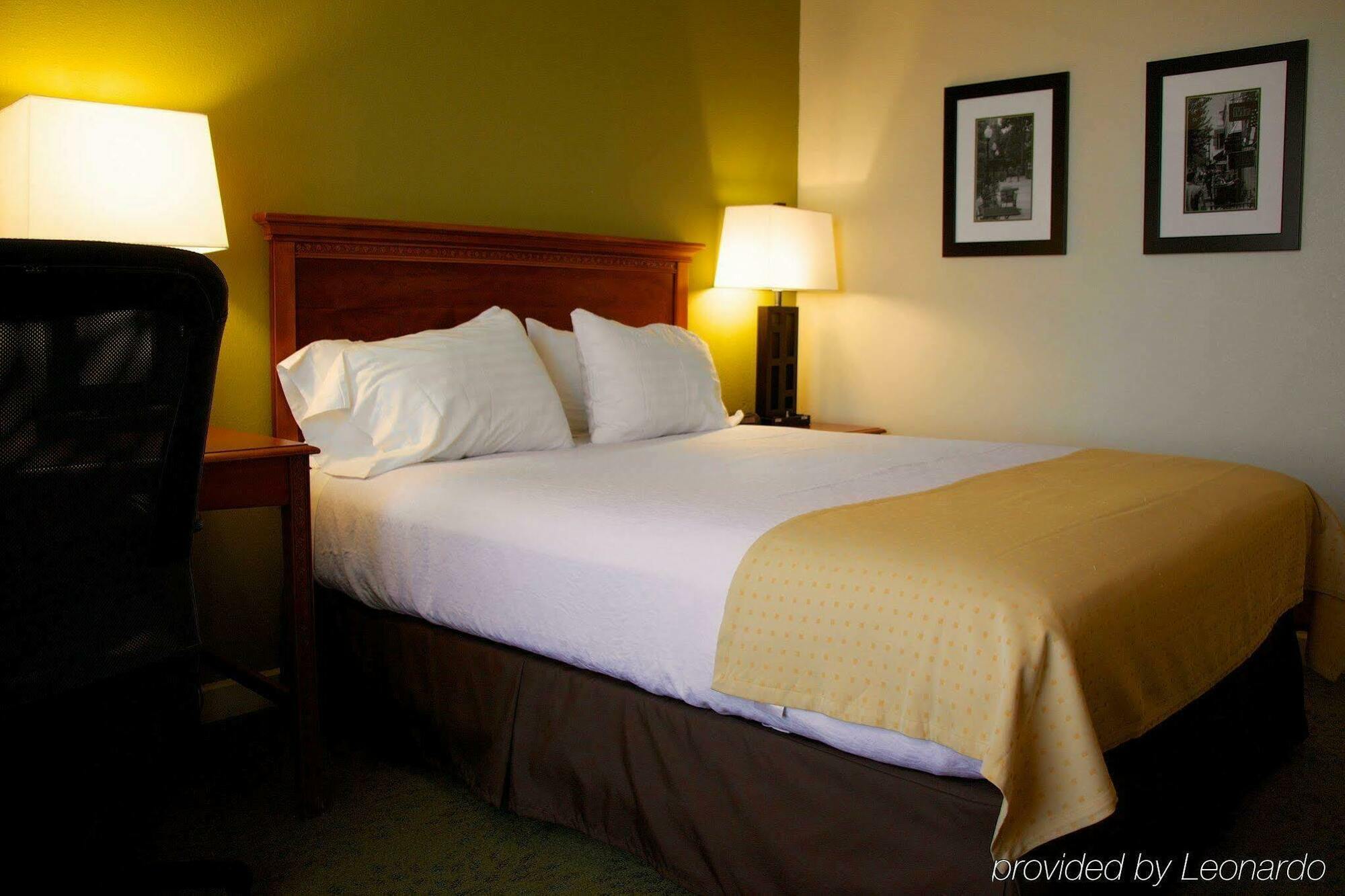 - Area Hotel