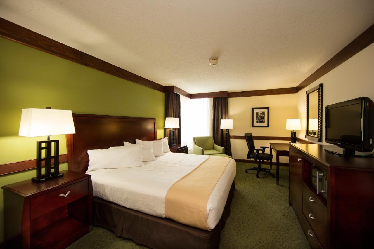 - Area Hotel
