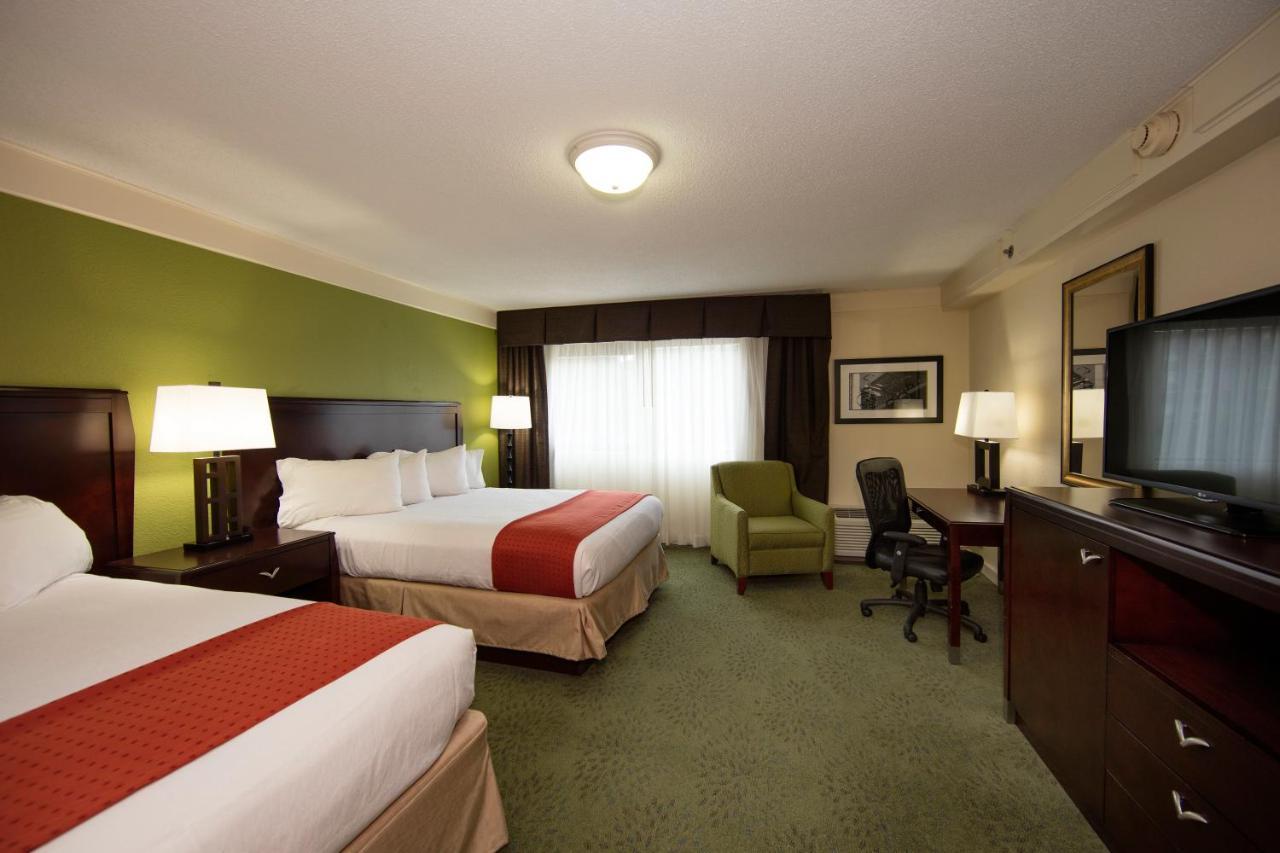 - Area Hotel