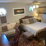 Secluded 3 Bed 2 Bath Condo In Athens Close To Five-Points