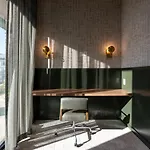 Charming, New Apt, Pool, Long Stays