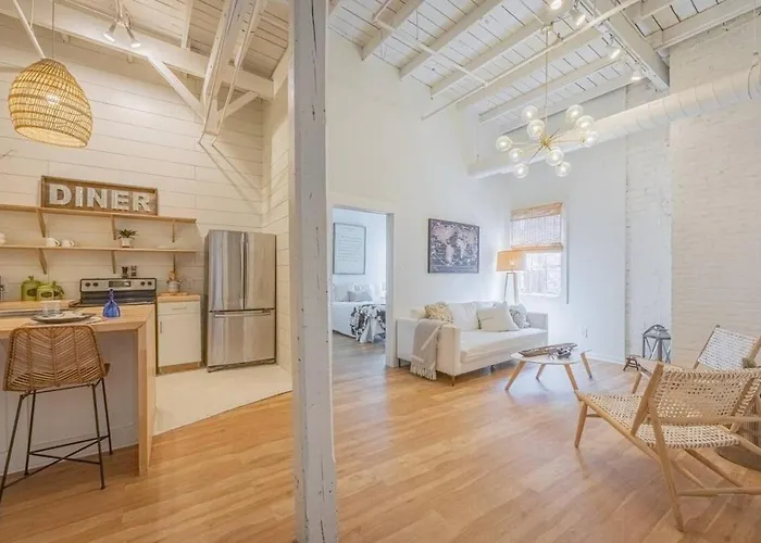 Darlin\' Downtown Dawghouse