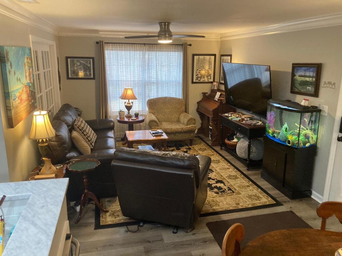 Secluded 3 Bed 2 Bath In Close To Five-points *