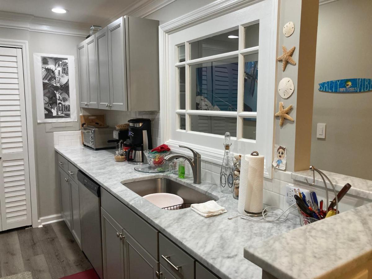 Secluded 3 Bed 2 Bath In Close To Five-points *