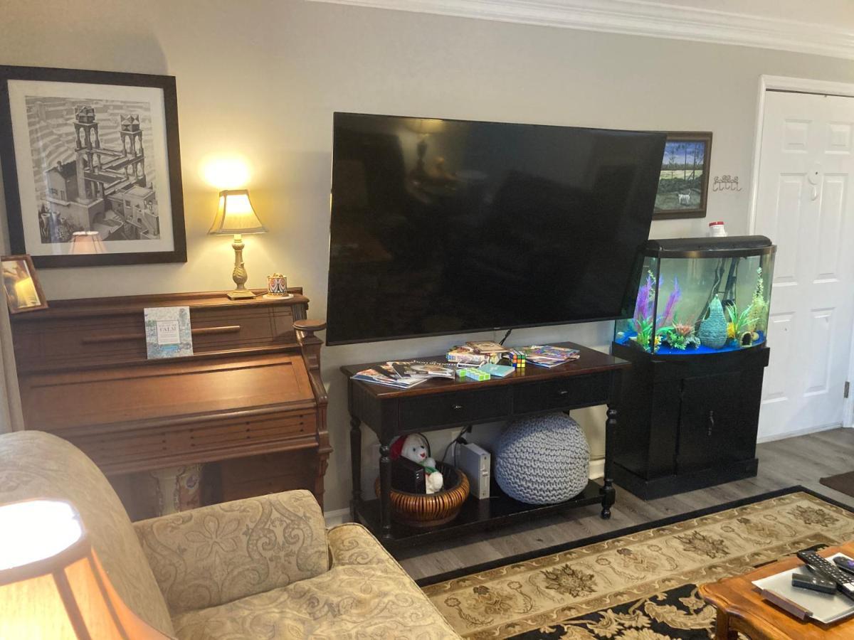 Secluded 3 Bed 2 Bath In Close To Five-points Apartment *