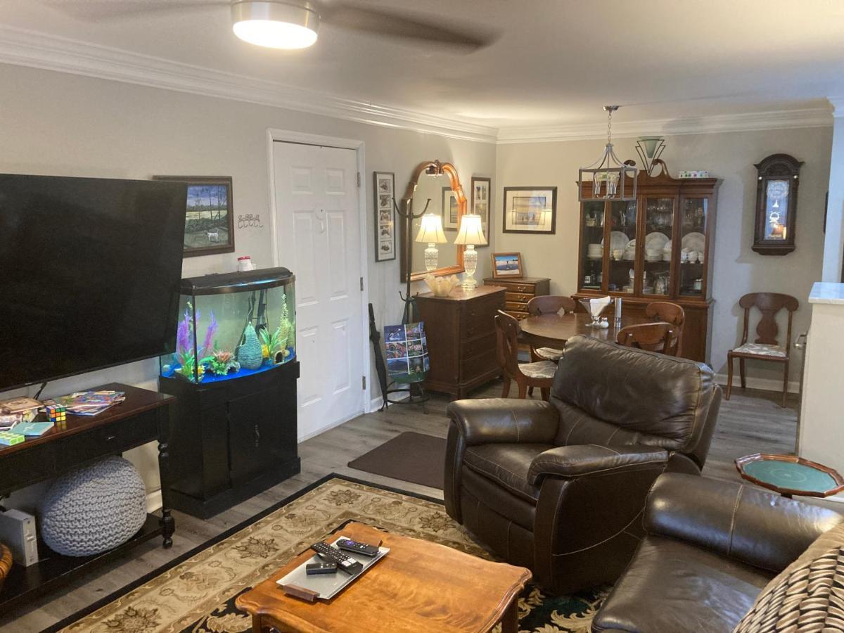 Secluded 3 Bed 2 Bath In Close To Five-points Apartment *
