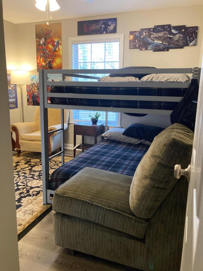 Secluded 3 Bed 2 Bath In Close To Five-points Apartment *