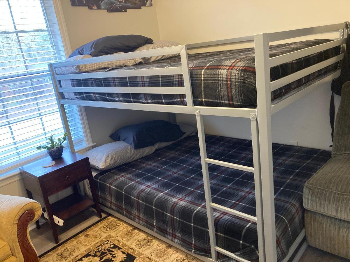Secluded 3 Bed 2 Bath In Close To Five-points