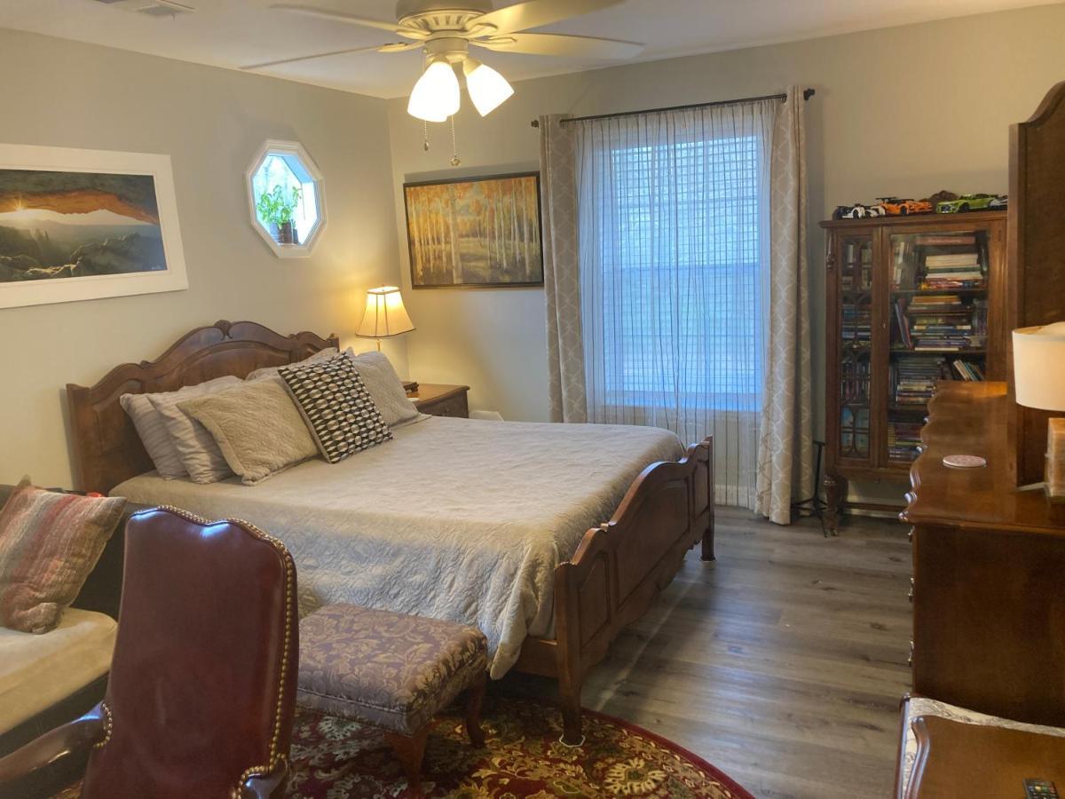 Secluded 3 Bed 2 Bath In Close To Five-points