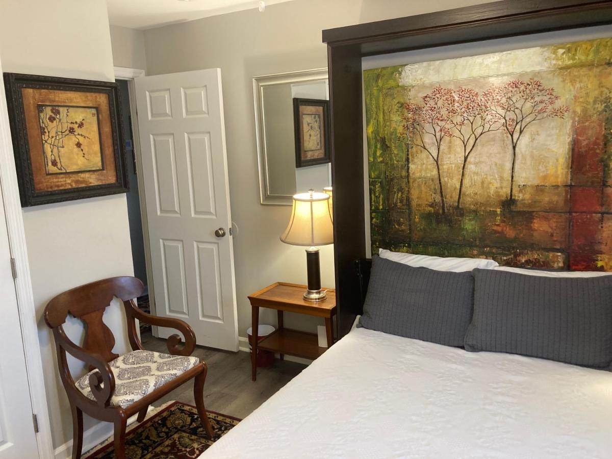 Secluded 3 Bed 2 Bath In Close To Five-points