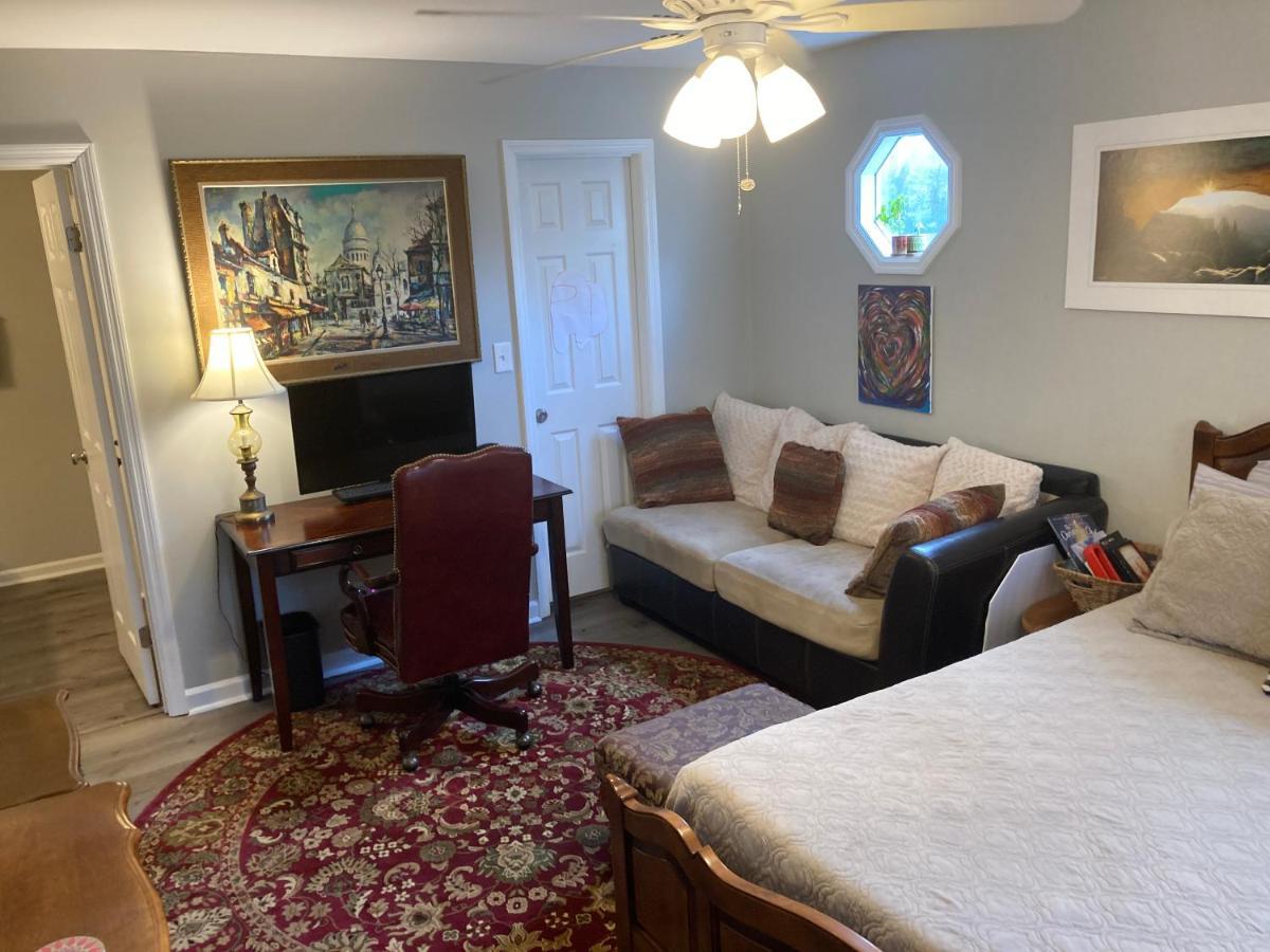 Apartment Secluded 3 Bed 2 Bath In Close To Five-points *